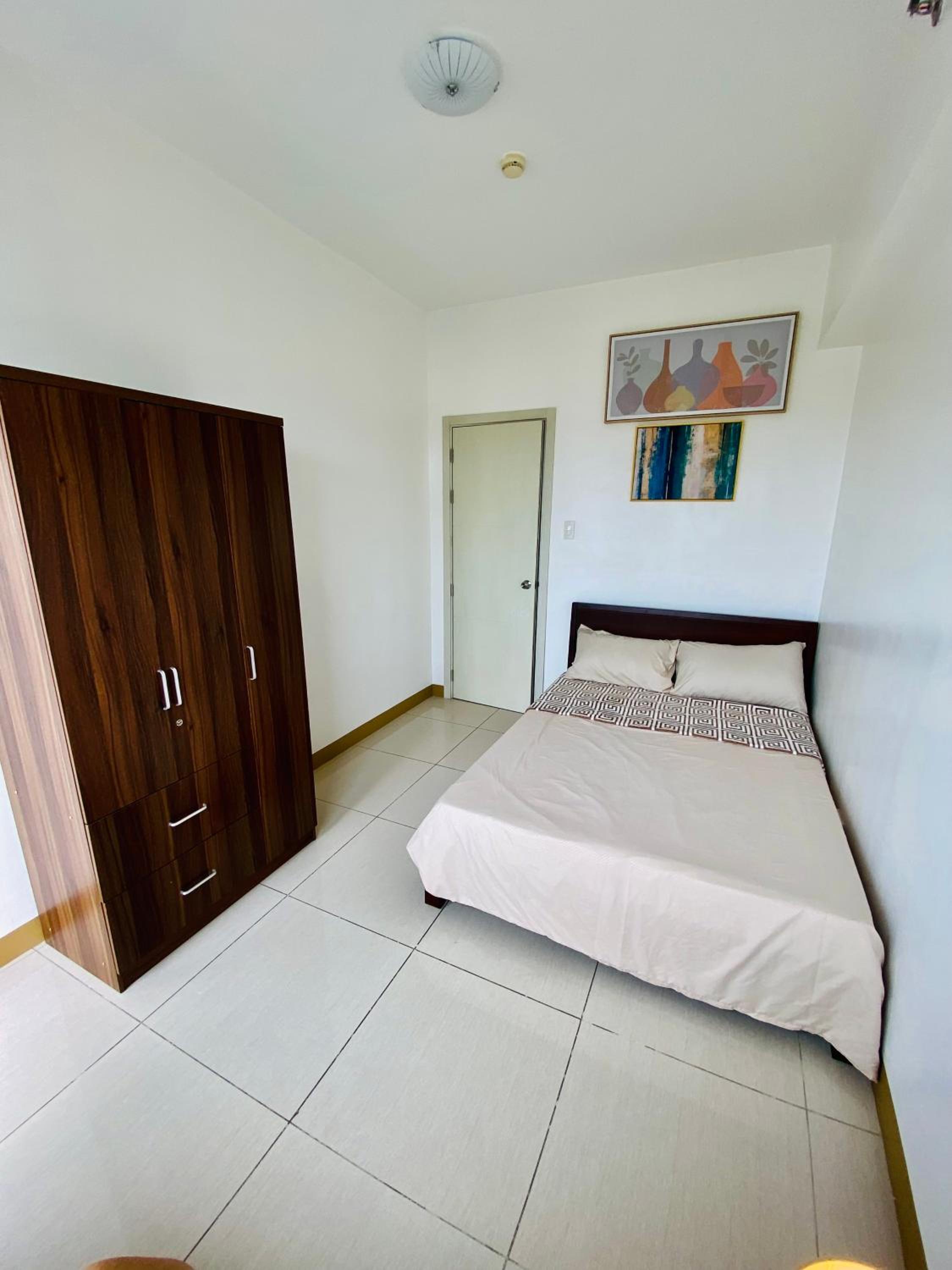 Luxury Two Bedroom with Balcony in SOUTH RESIDENCE of Las Pinas view 3