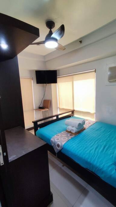 Near Manila Airport, MAILZ HOMEZ COZY 2 Bedroom Condo, Full Kitchen, Swimming Pool, WIFI, 4R view 2