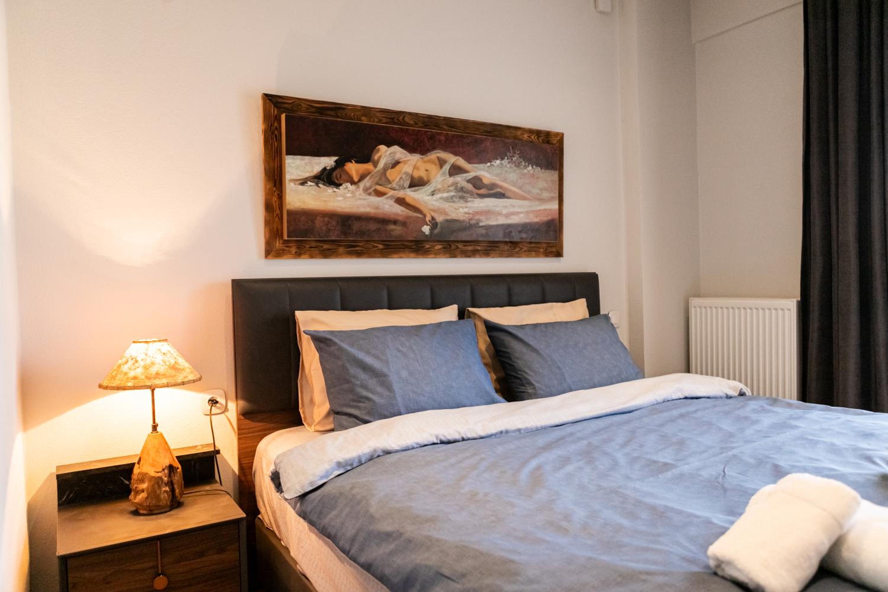 AEGLI Central Luxury Apartment photo 5