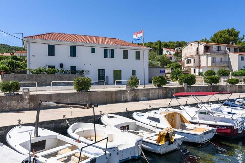 Maribela Apartments