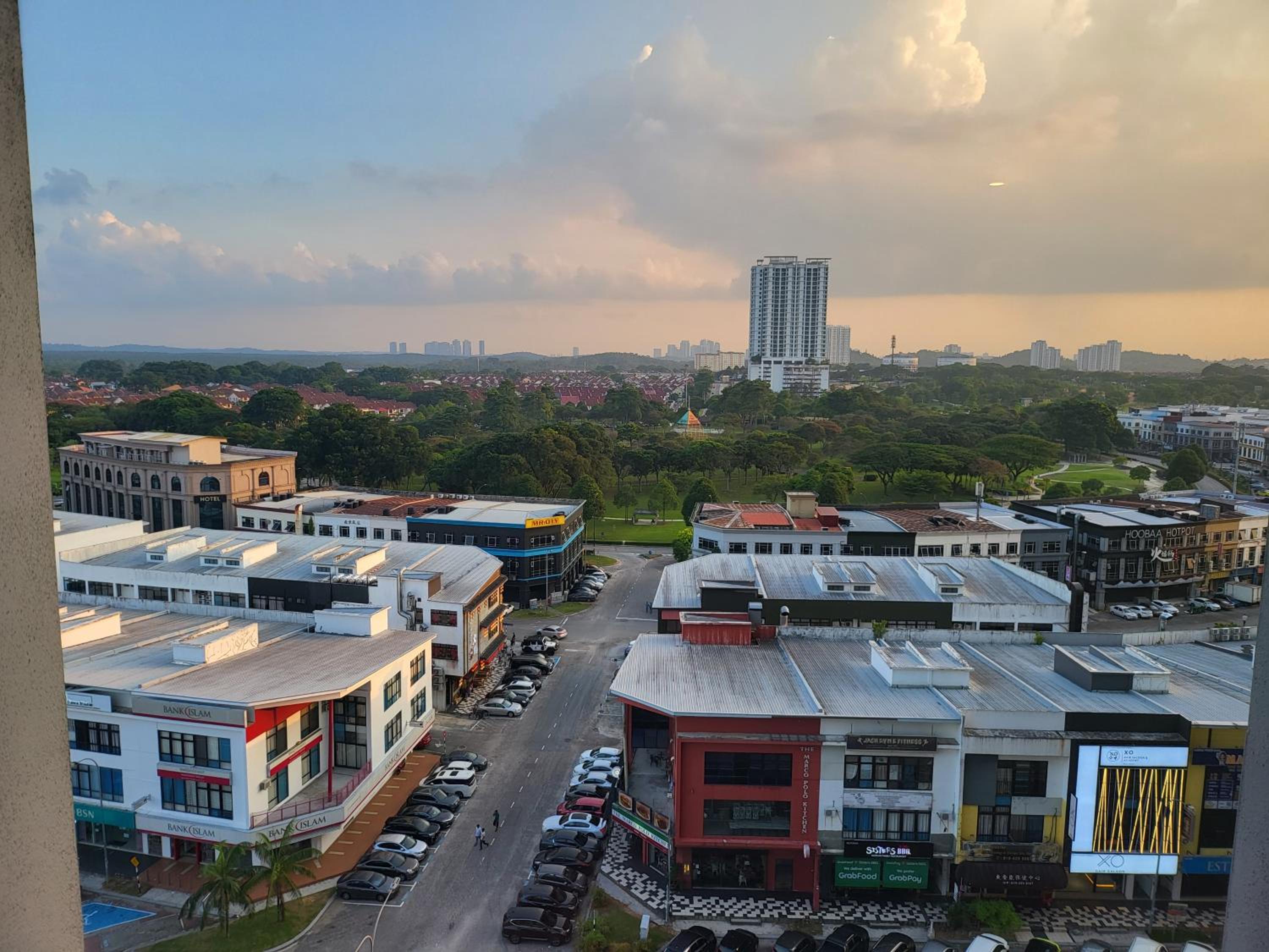 Sky Trees at AEON Bukit Indah with Netflix and Wifi