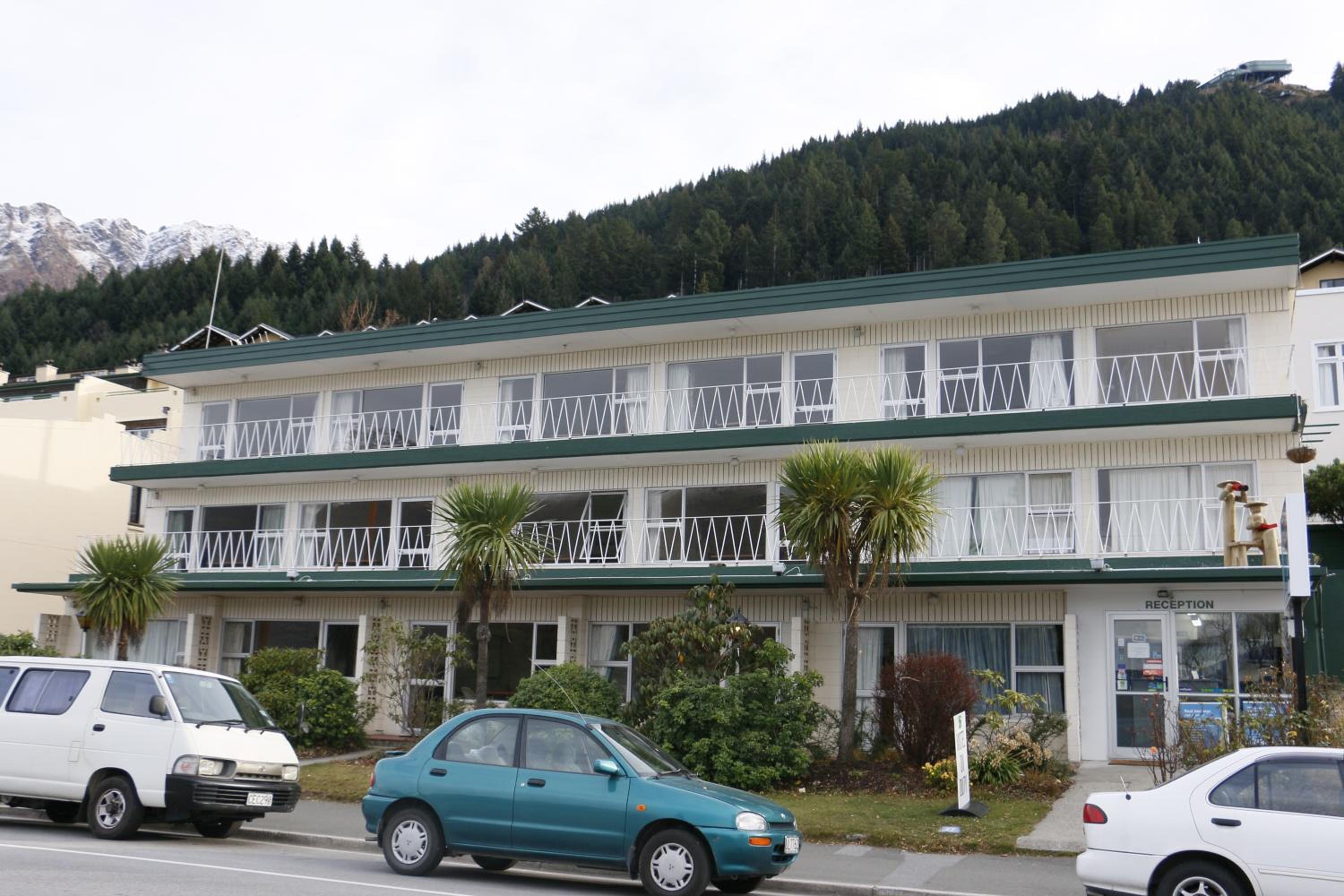 Lakeside Motel