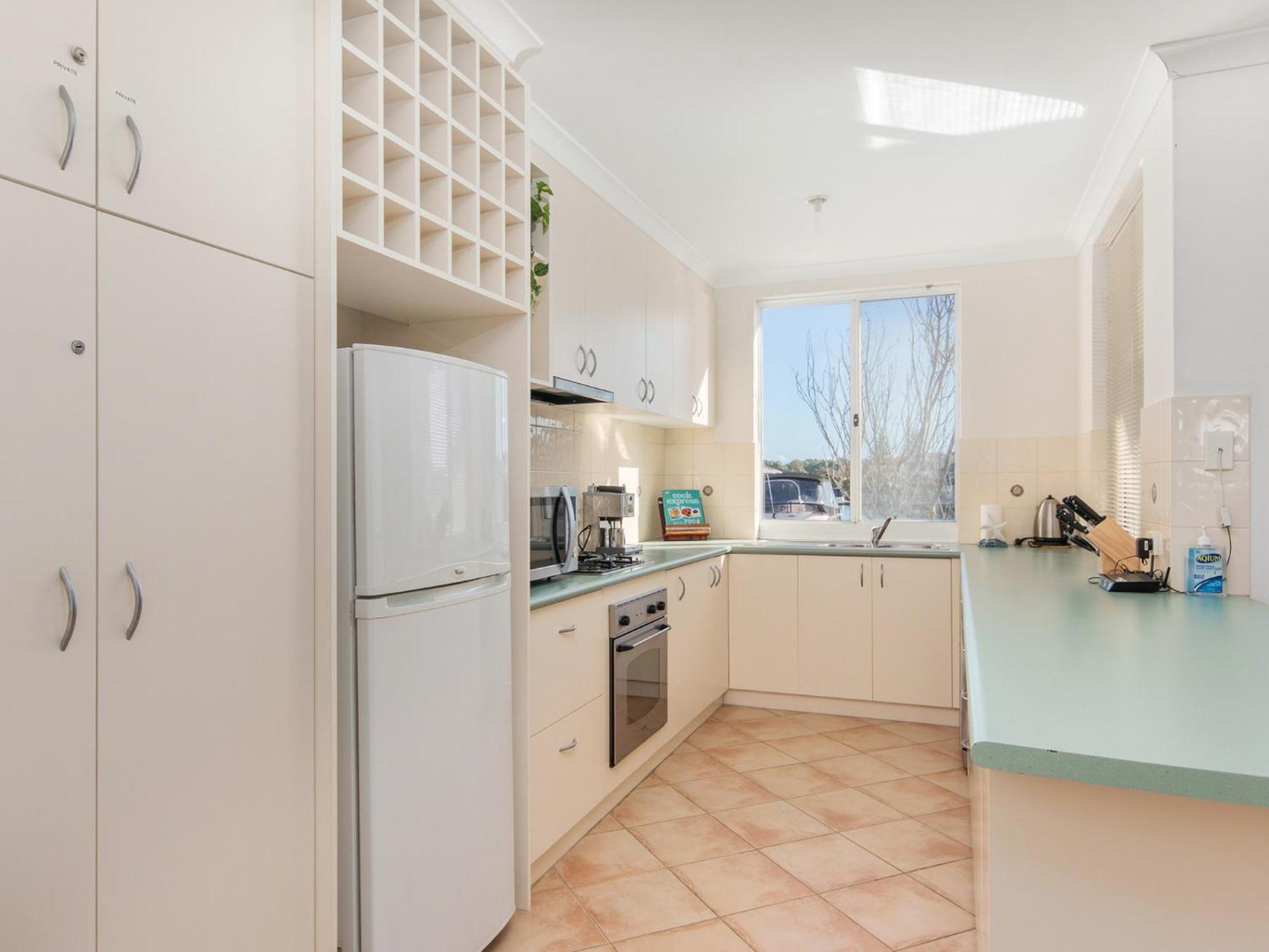 Waters Edge Apartment with Jetty