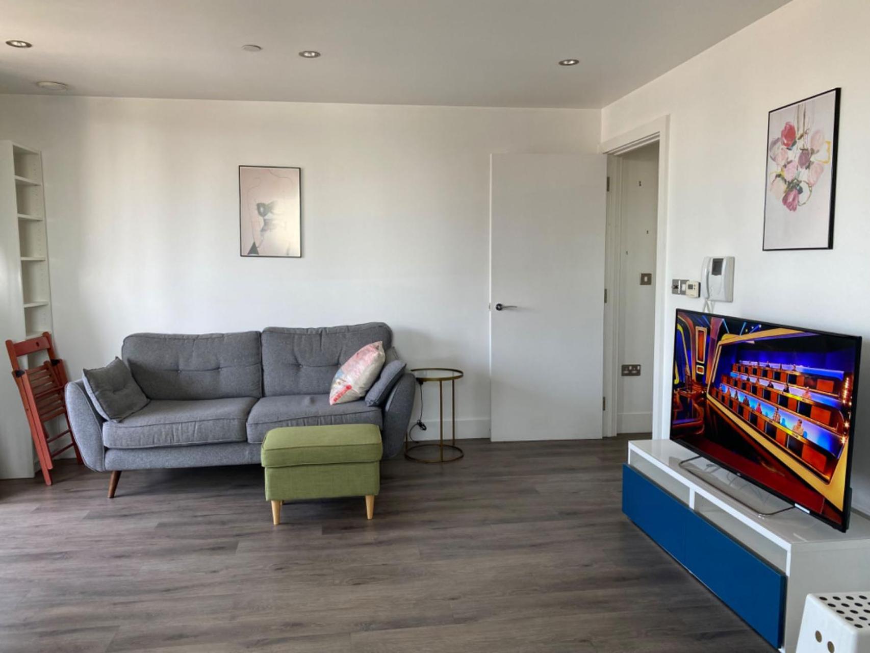 Morden 2bed2bath London Zone2 City/River View Home
