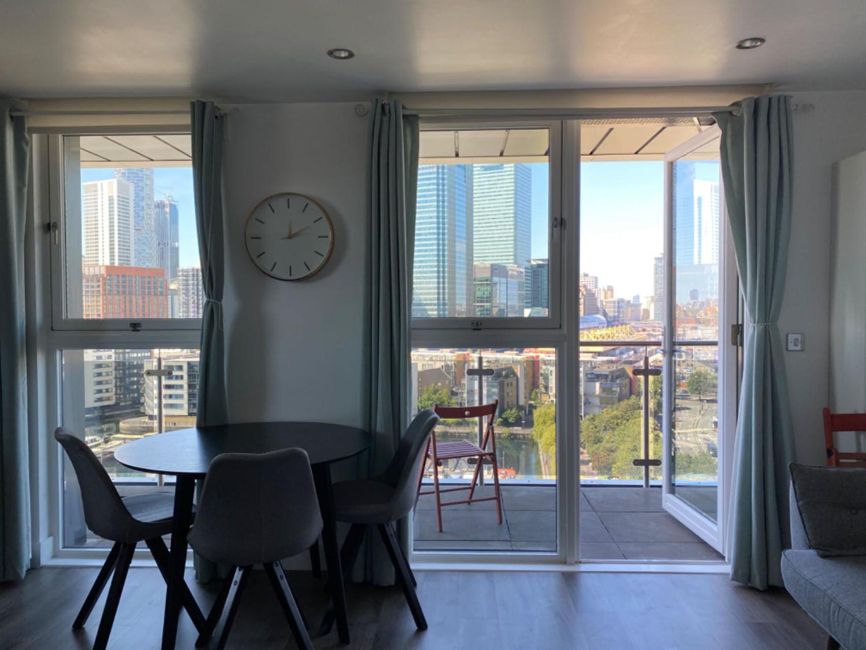 Morden 2bed2bath London Zone2 City/River View Home