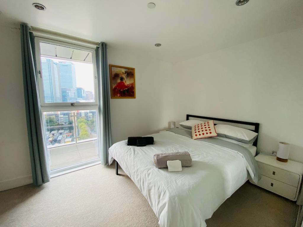 Morden 2bed2bath London Zone2 City/River View Home