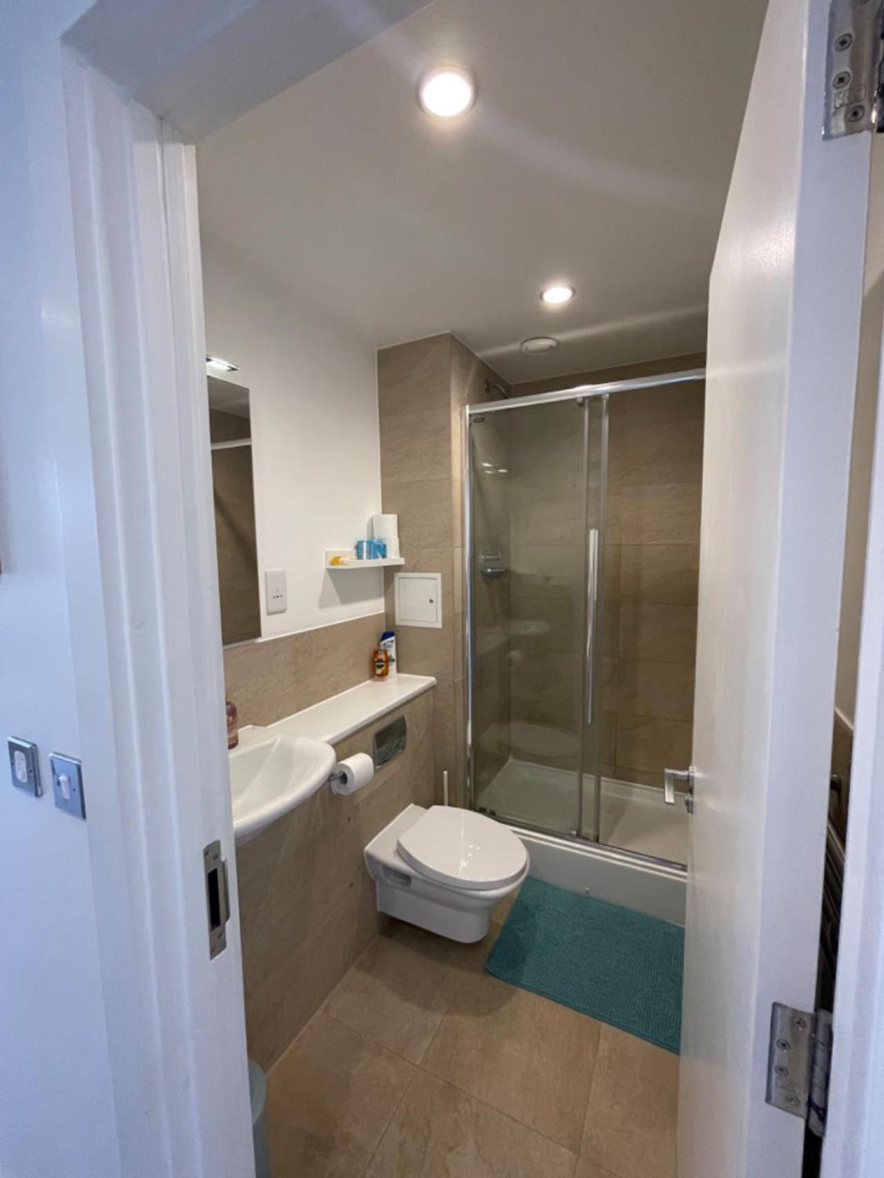 Morden 2bed2bath London Zone2 City/River View Home