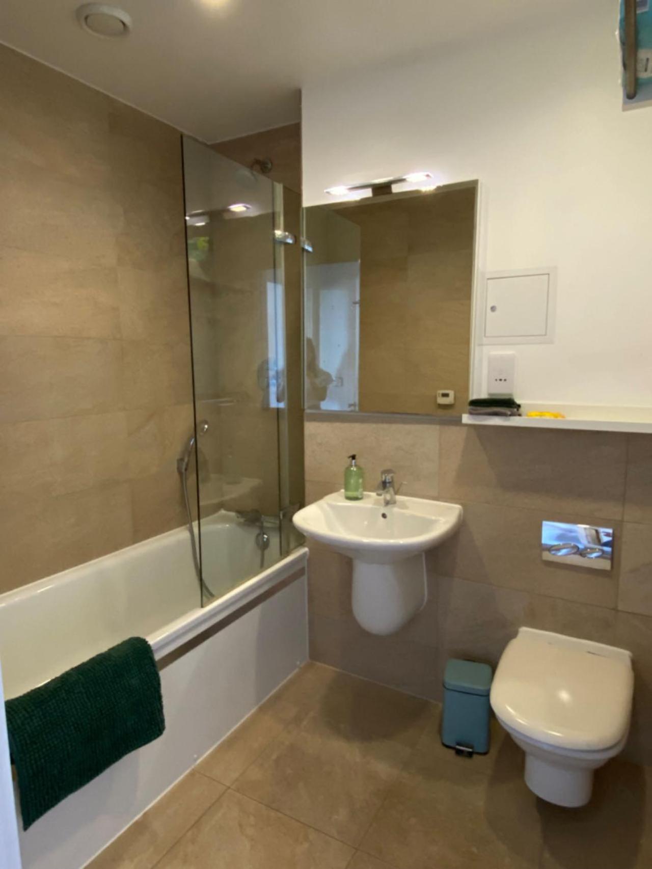 Morden 2bed2bath London Zone2 City/River View Home