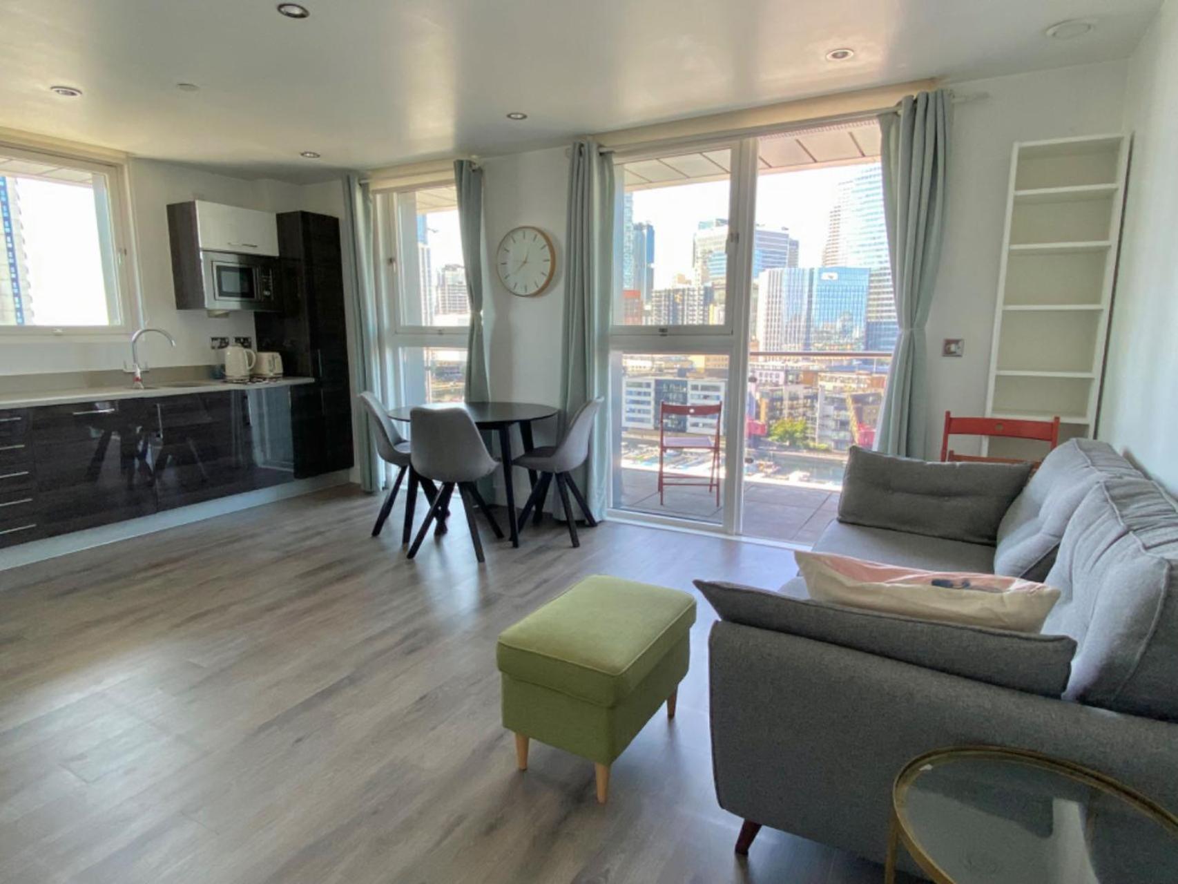 Morden 2bed2bath London Zone2 City/River View Home