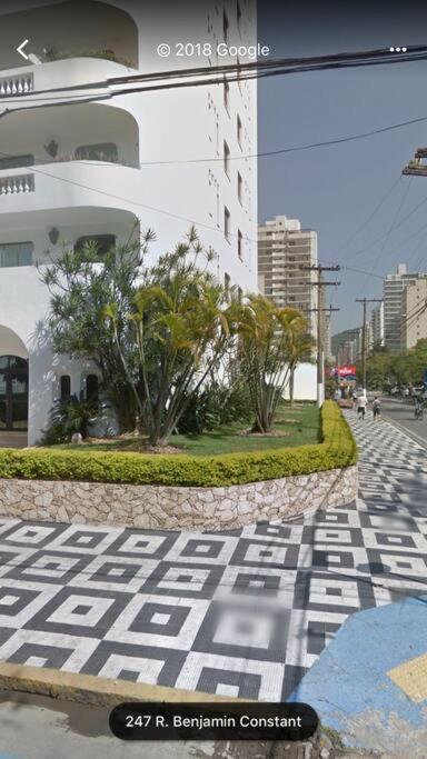 Amplo apartamento, moderno, ventilado, impecável.