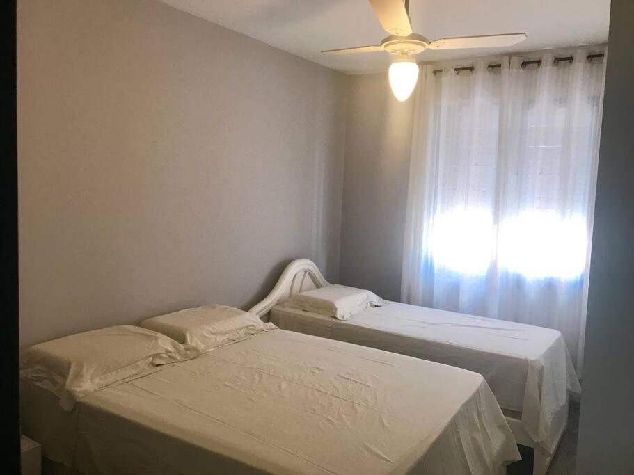 Amplo apartamento, moderno, ventilado, impecável.
