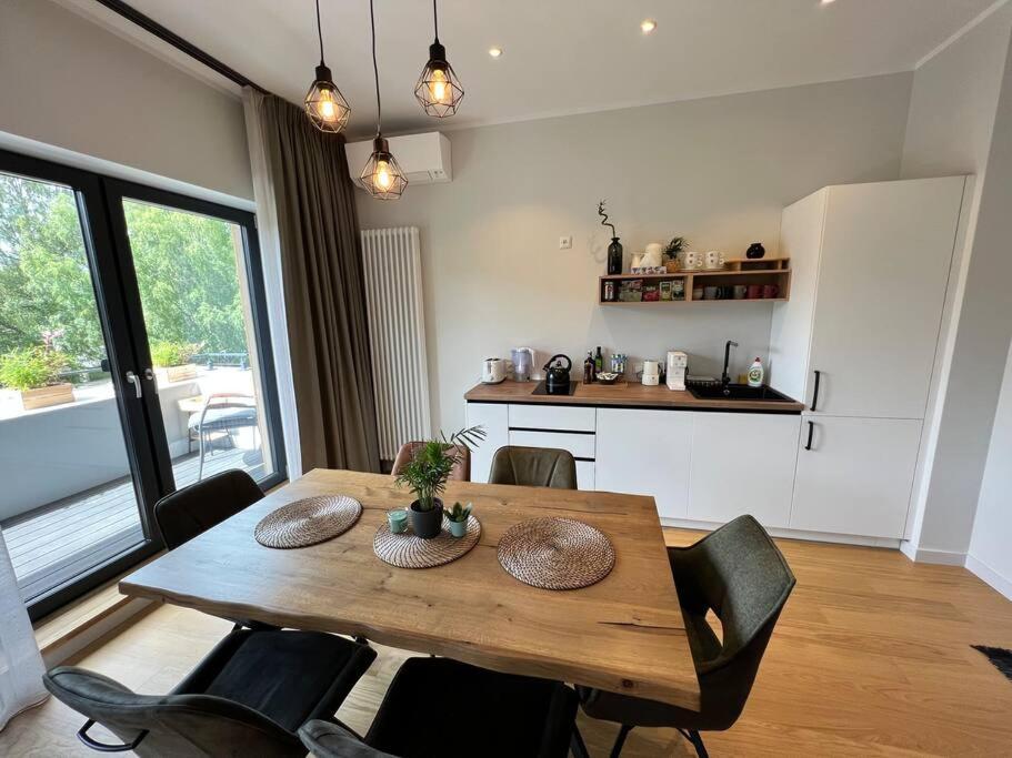 Nice Albatross apartment with a balcony by the sea view 5