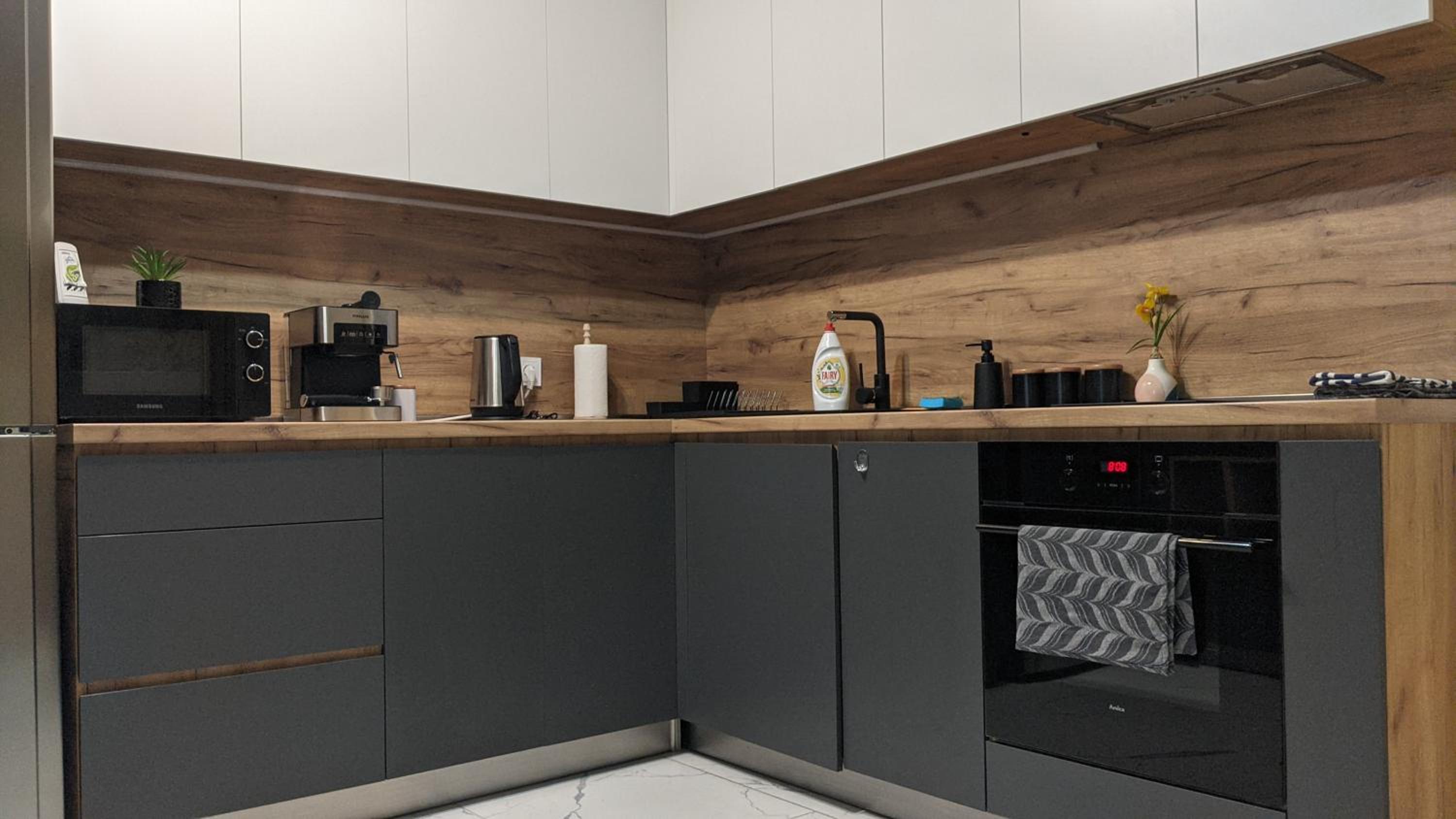 Lux 1 Apartment with Free Parking