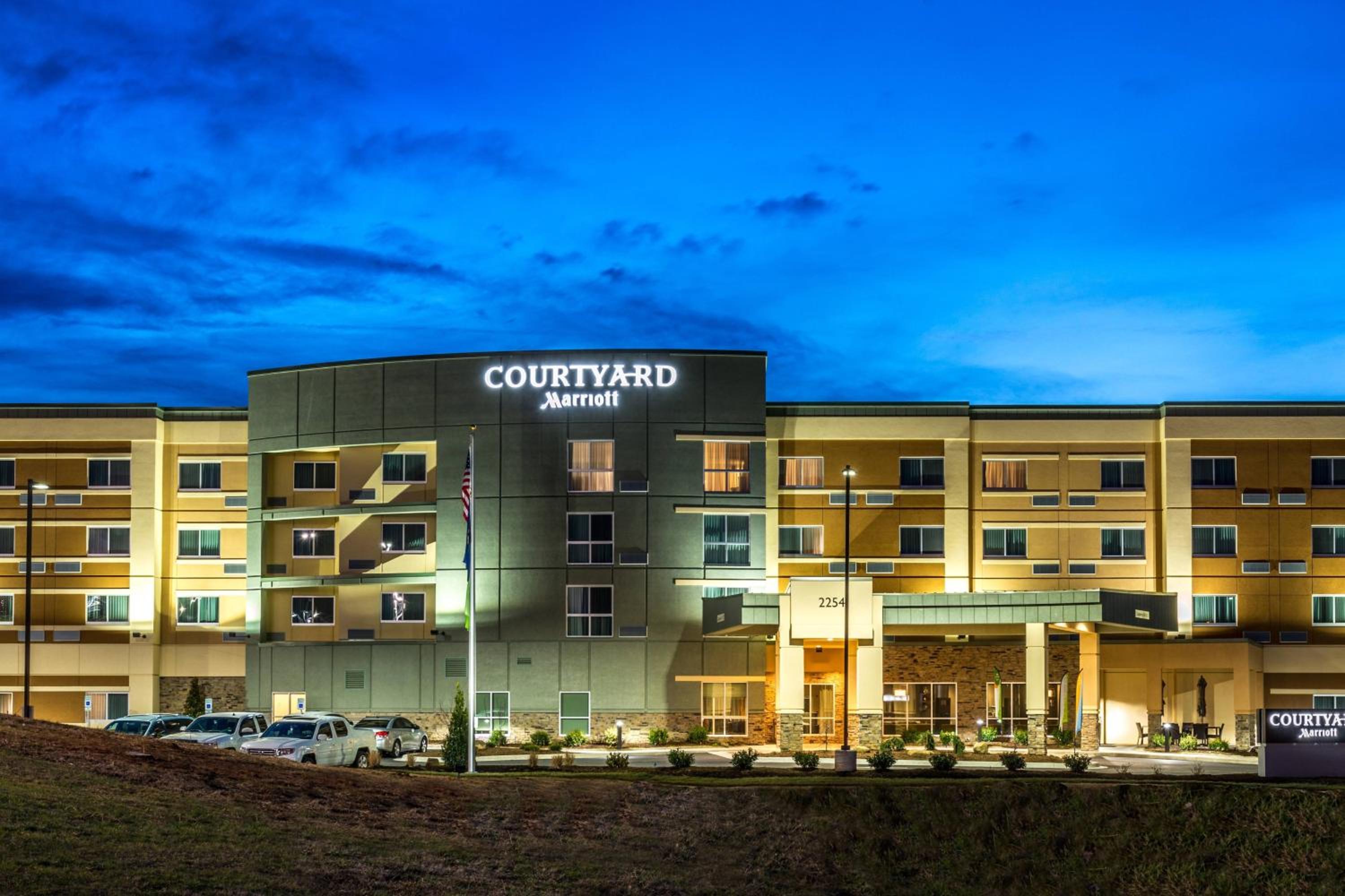 Somerset Vacations - Courtyard by Marriott Somerset - Property Image 1