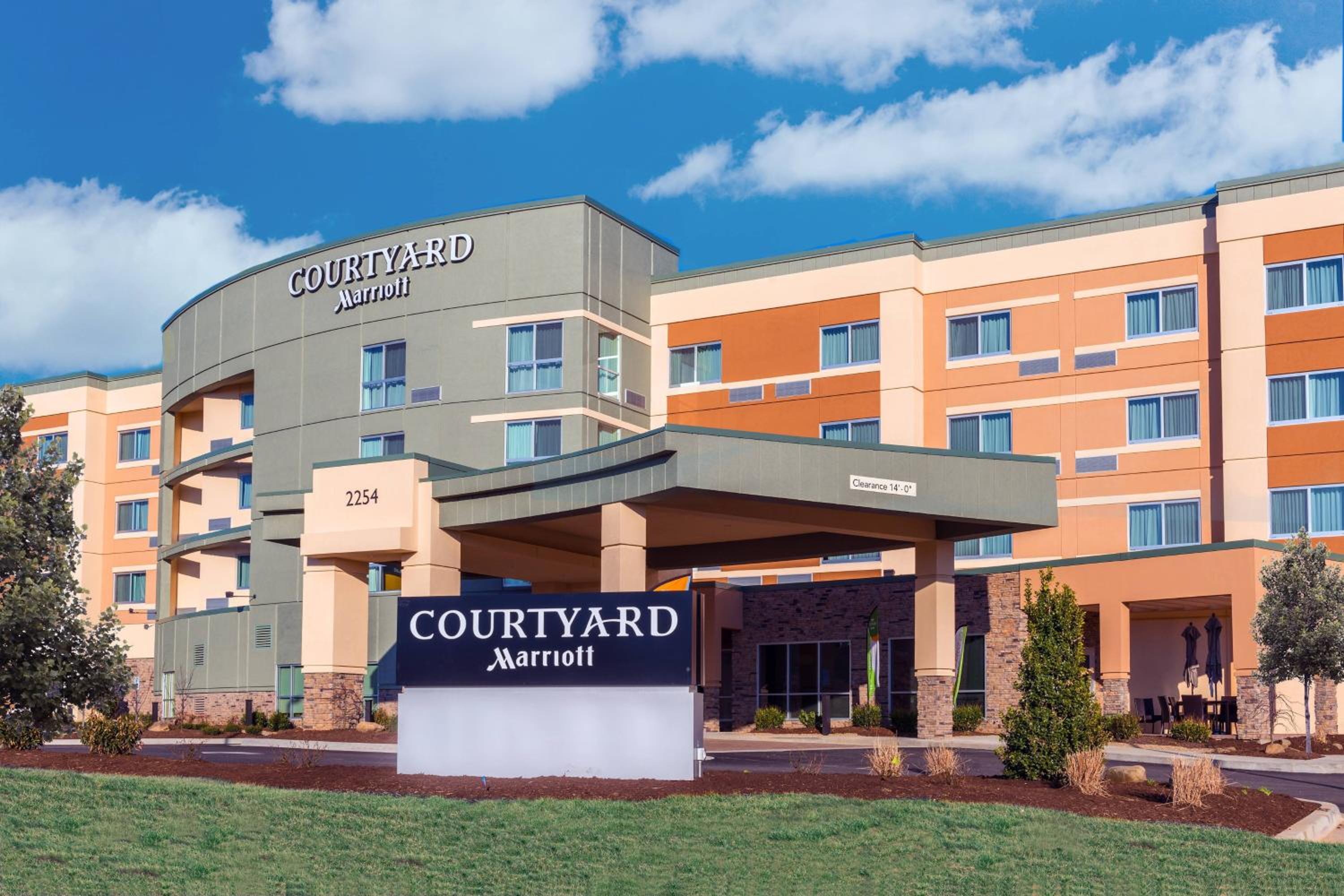 Somerset Vacations - Courtyard by Marriott Somerset - Property Image 3