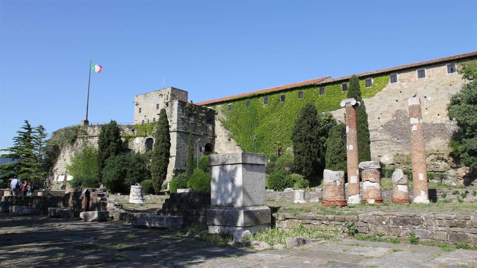 Appartamento al castello view 3