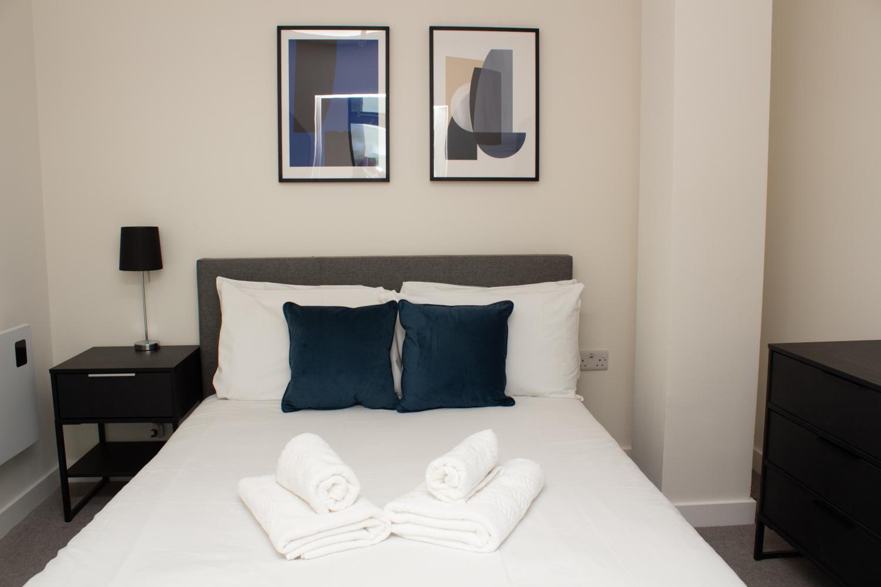 Dashing 1BR Penthouse near MCR Stadiums