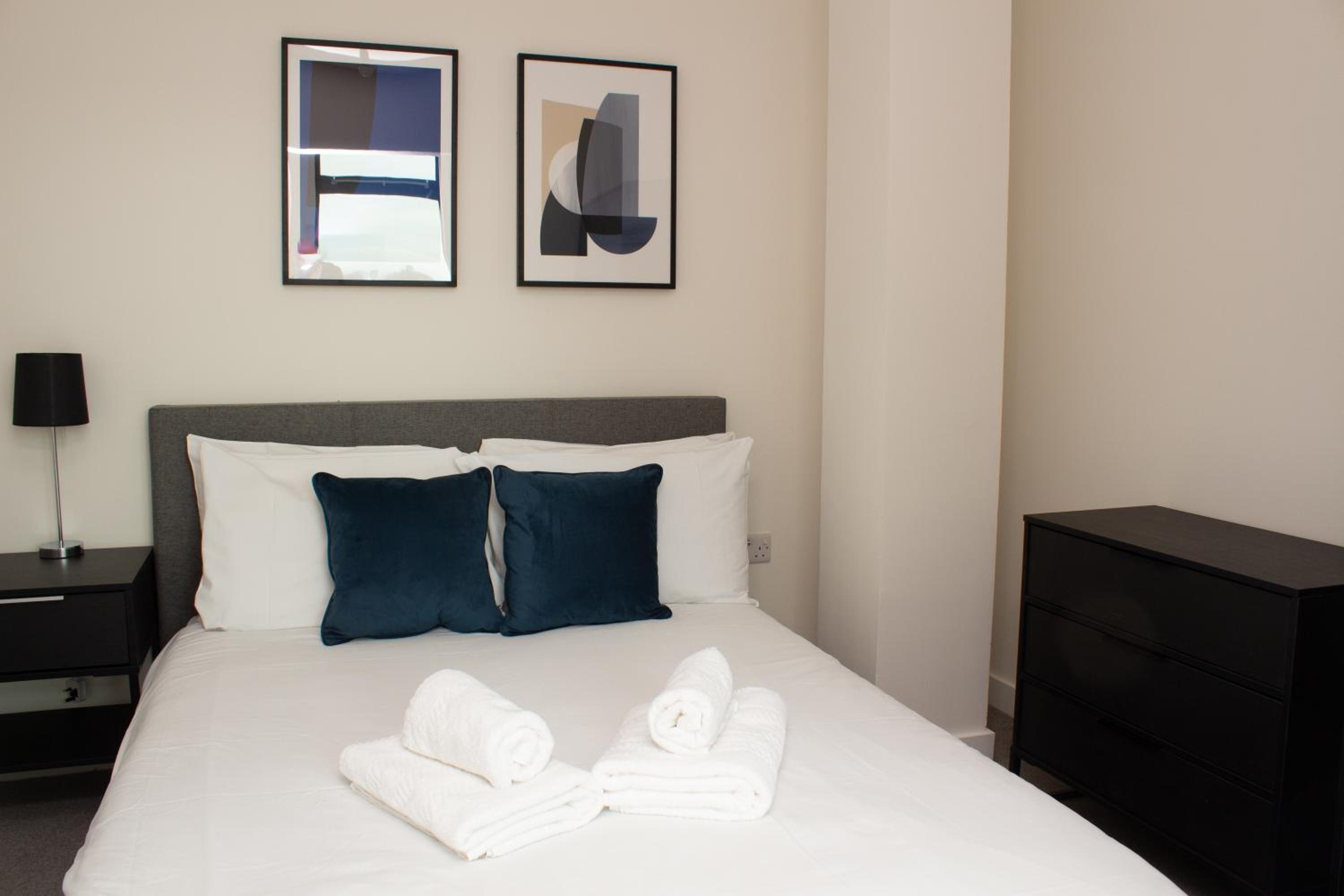 Dashing 1BR Penthouse near MCR Stadiums
