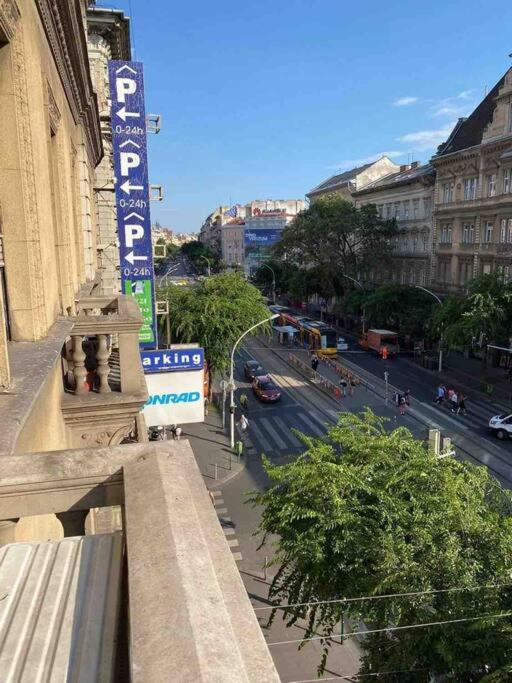 Oktogon Central Spacious AC Balcony view 4