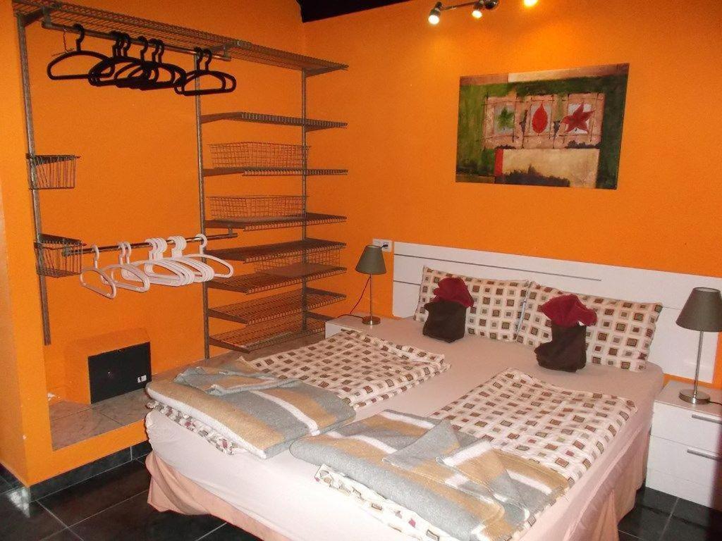 Apartamentos-Monasterio-de-San-Antonio-Modernes-Apartment-mit-Balkon-und-Meerblick photo 5