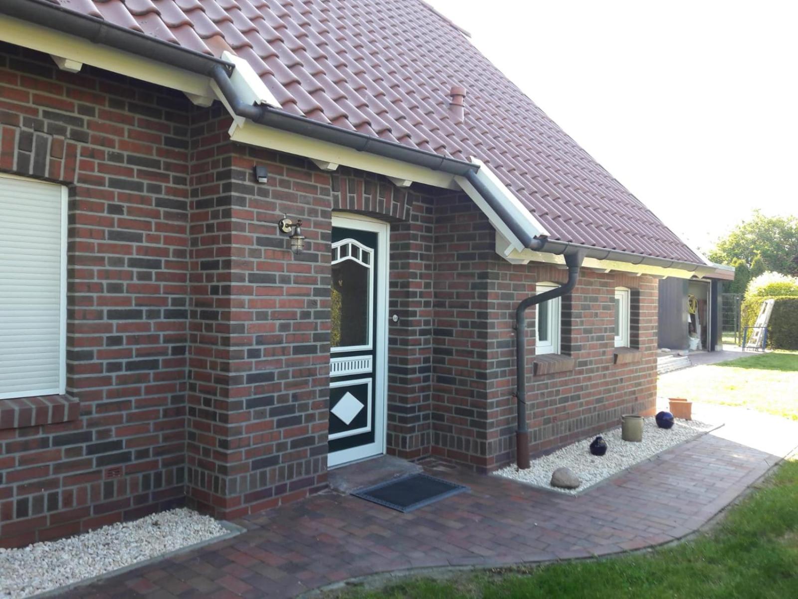 Tolles Ferienhaus in Pilsum - Ferienhaus Trientje - mit Garten und überdachter Terrasse