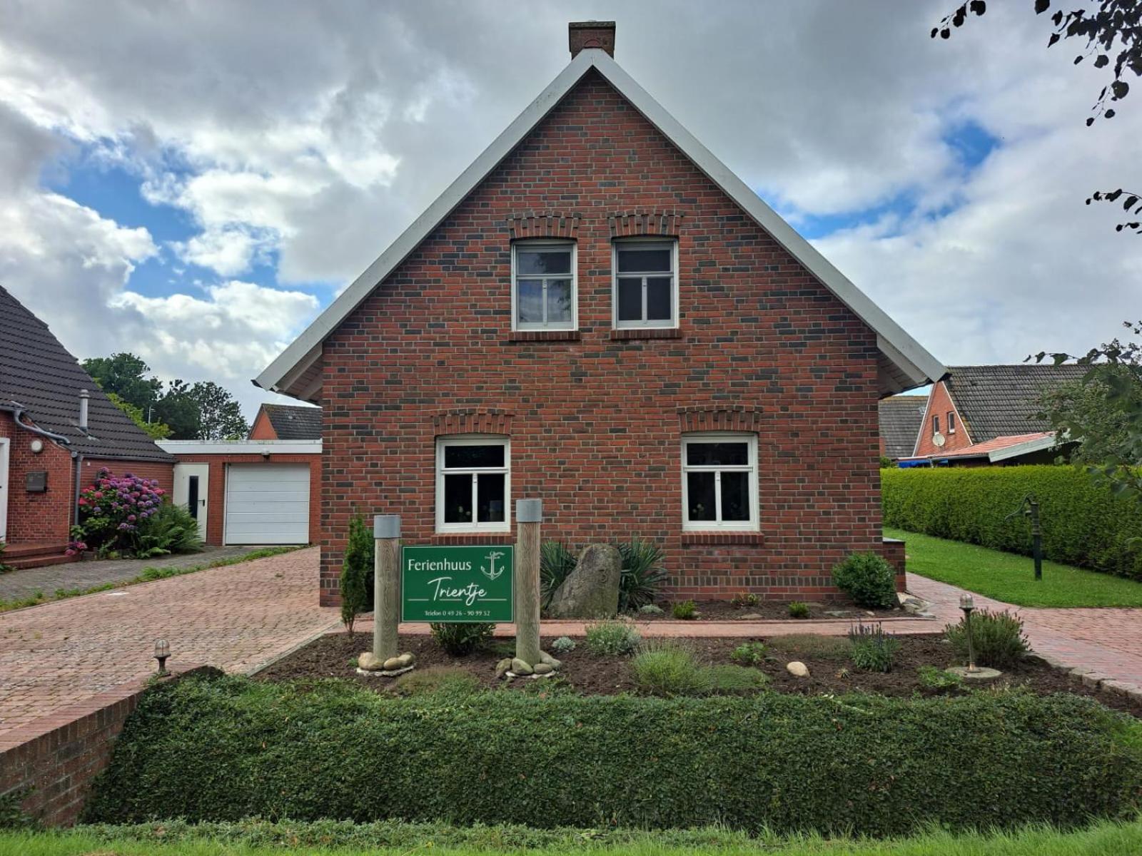 Tolles Ferienhaus in Pilsum - Ferienhaus Trientje - mit Garten und überdachter Terrasse
