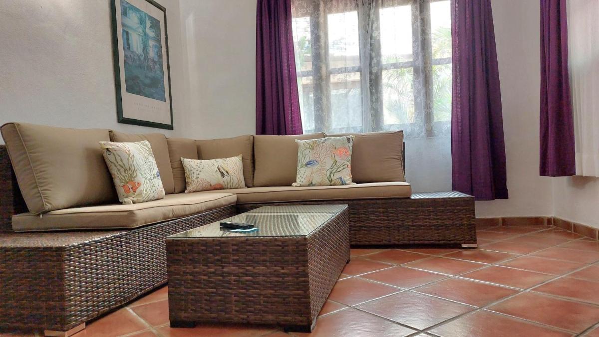 Apartamentos-Monasterio-de-San-Antonio-Mediterranes-Apartment-mit-kleiner-Terrasse-im-Innenhof photo 2