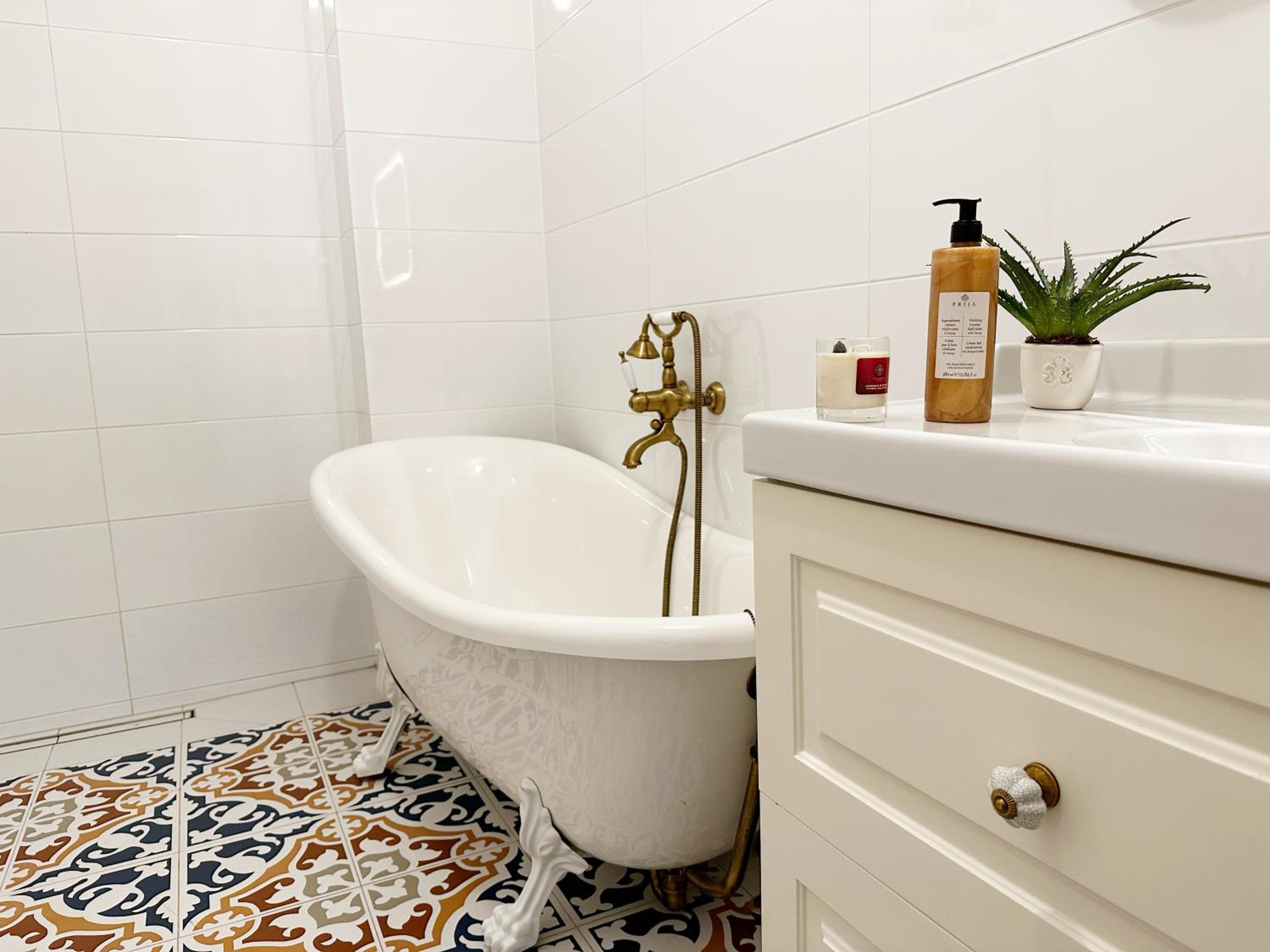 Exceptional Design Apartment in City Center view 4