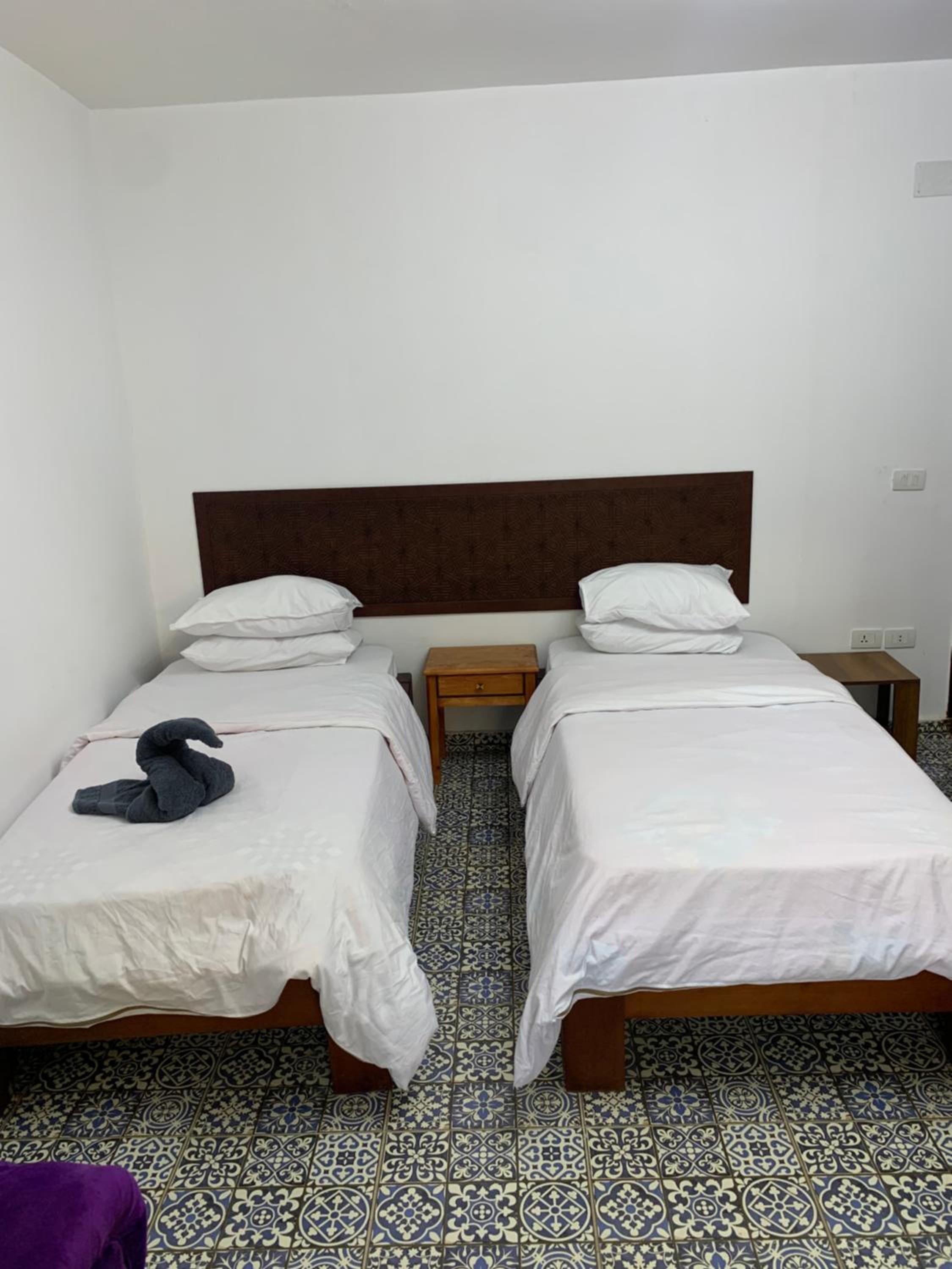 Z Pyramids Inn foreign only