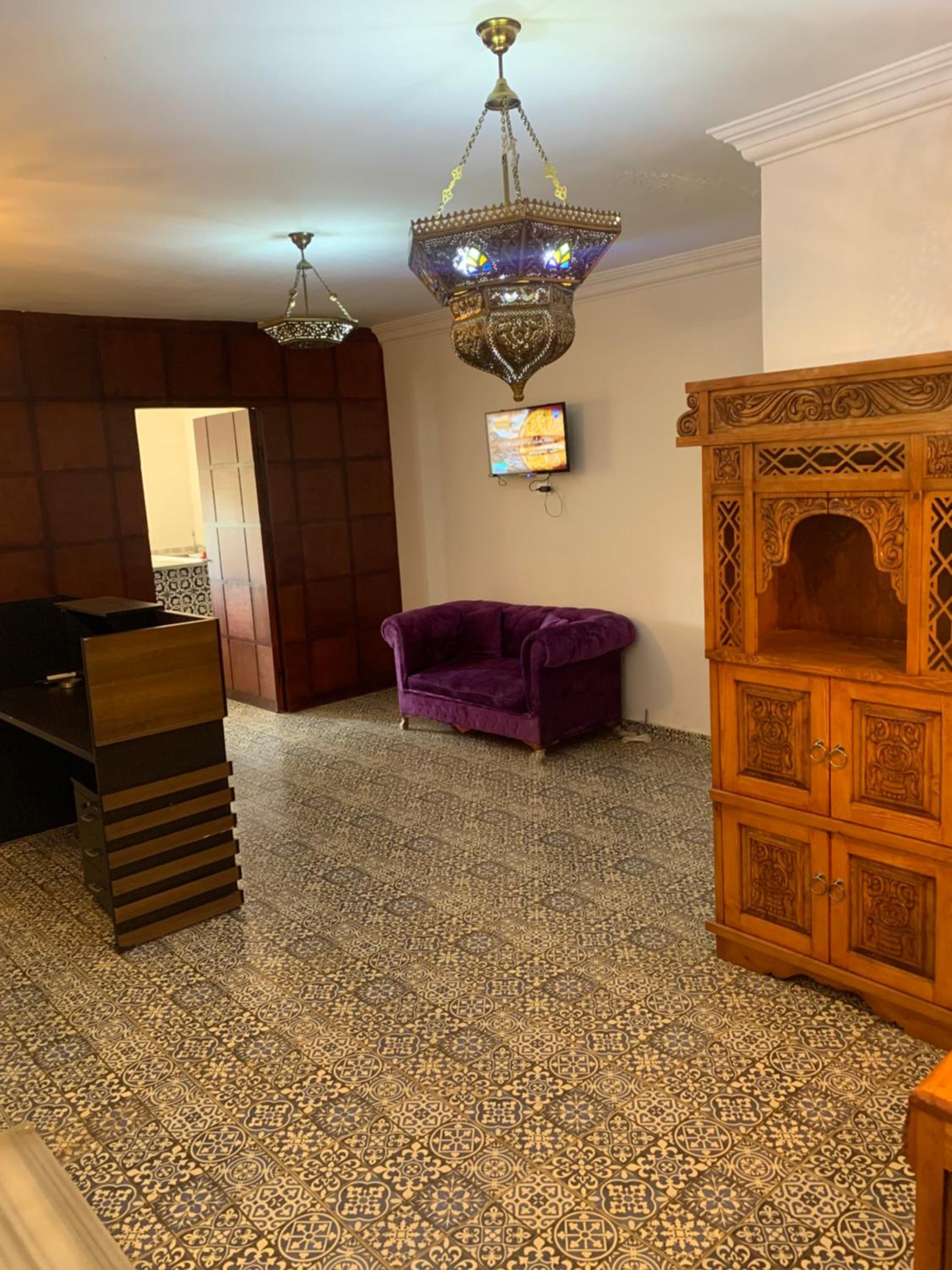 Z Pyramids Inn foreign only