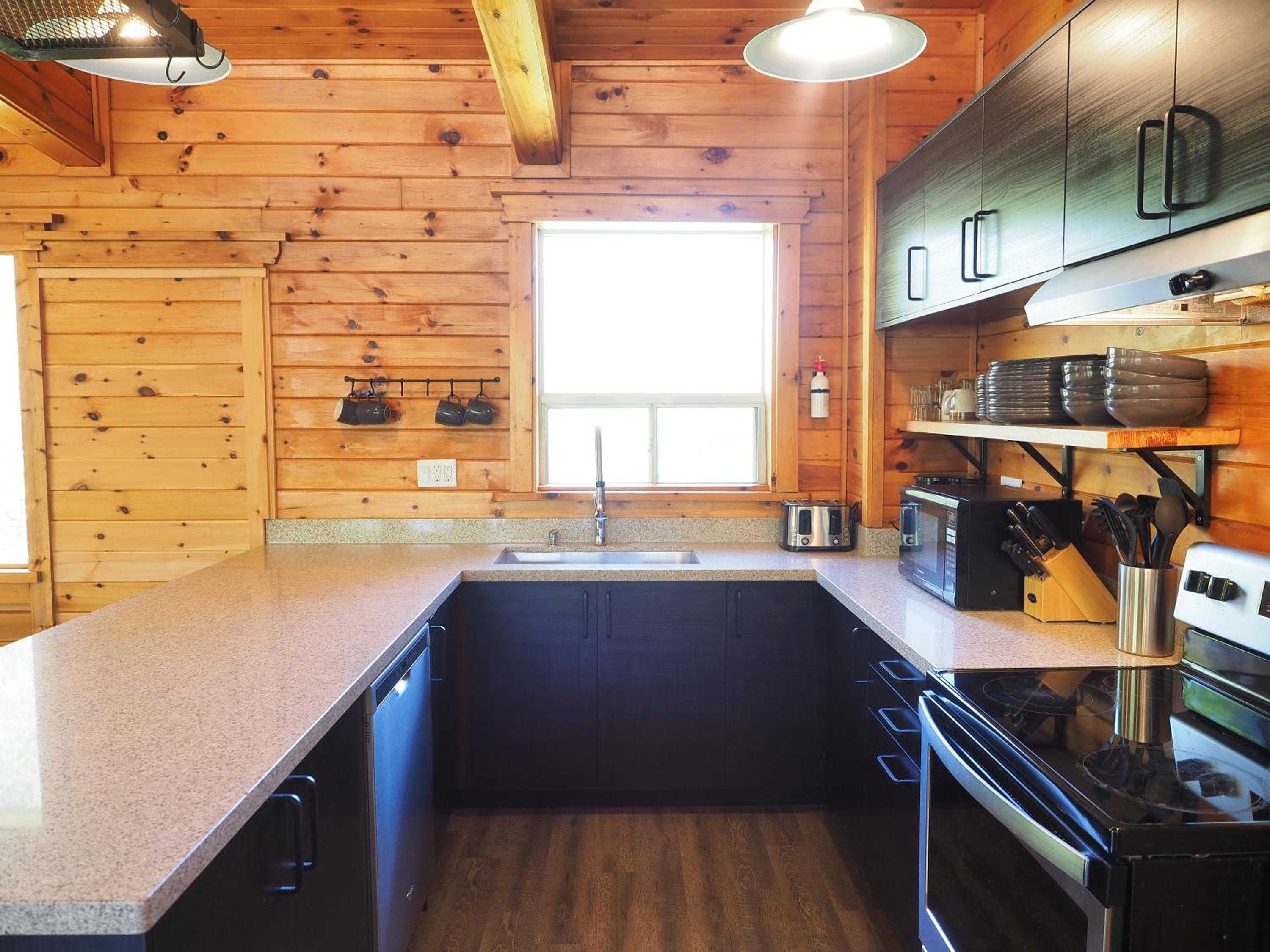 Blue Mountain 6BR Chalet Modern Hot Tub Mountain Views Walk to Village