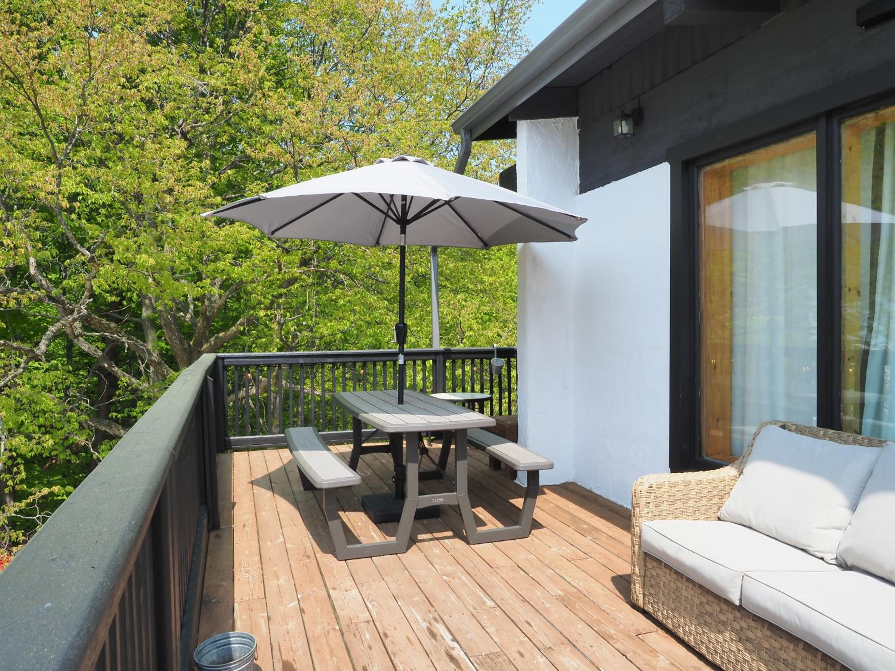 Blue Mountain 6BR Chalet Modern Hot Tub Mountain Views Walk to Village