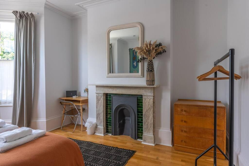 Gorgeous Garden Apartment *Cafes/Bars/Beach within minutes* view 3