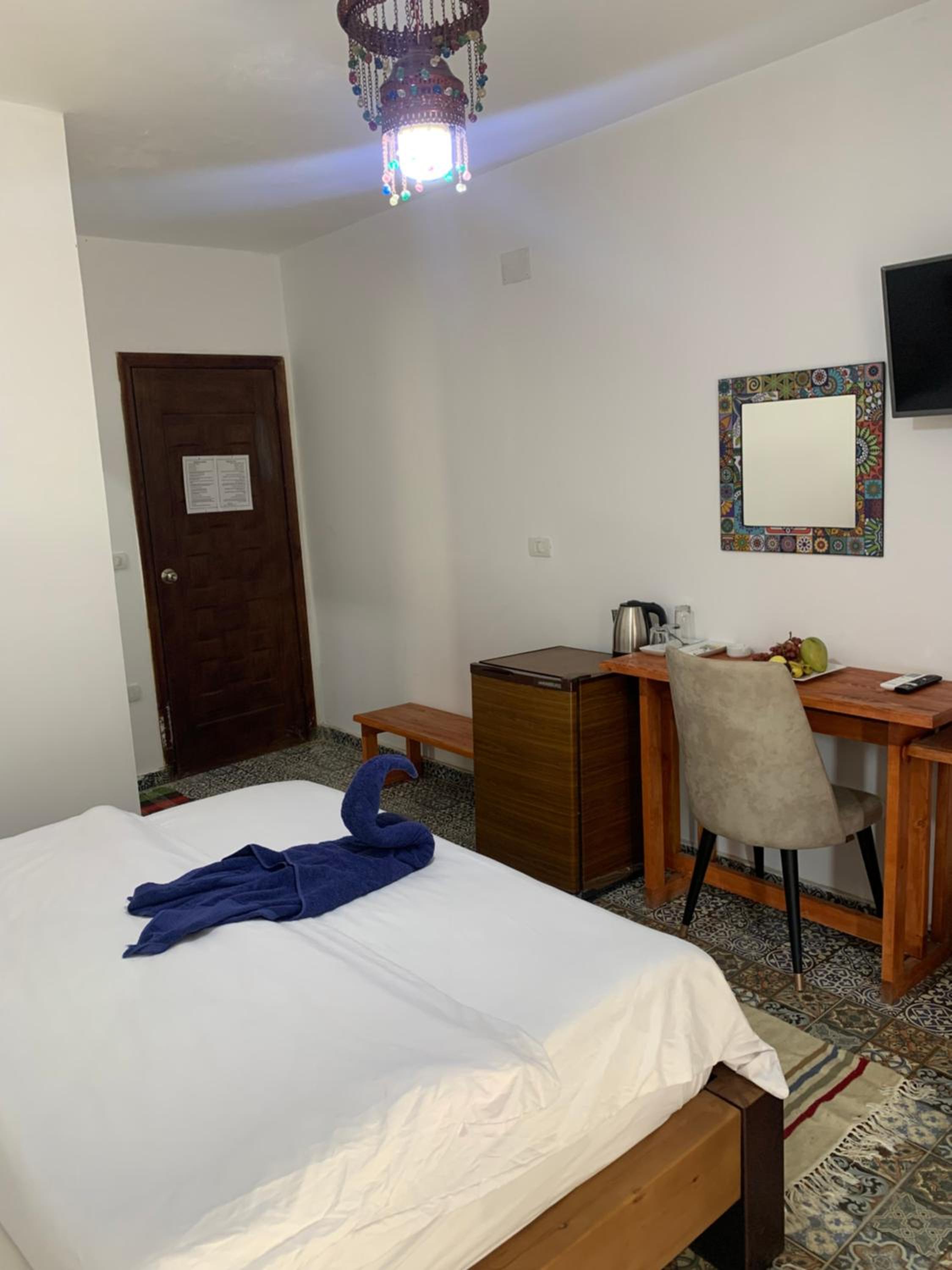 Z Pyramids Inn foreign only