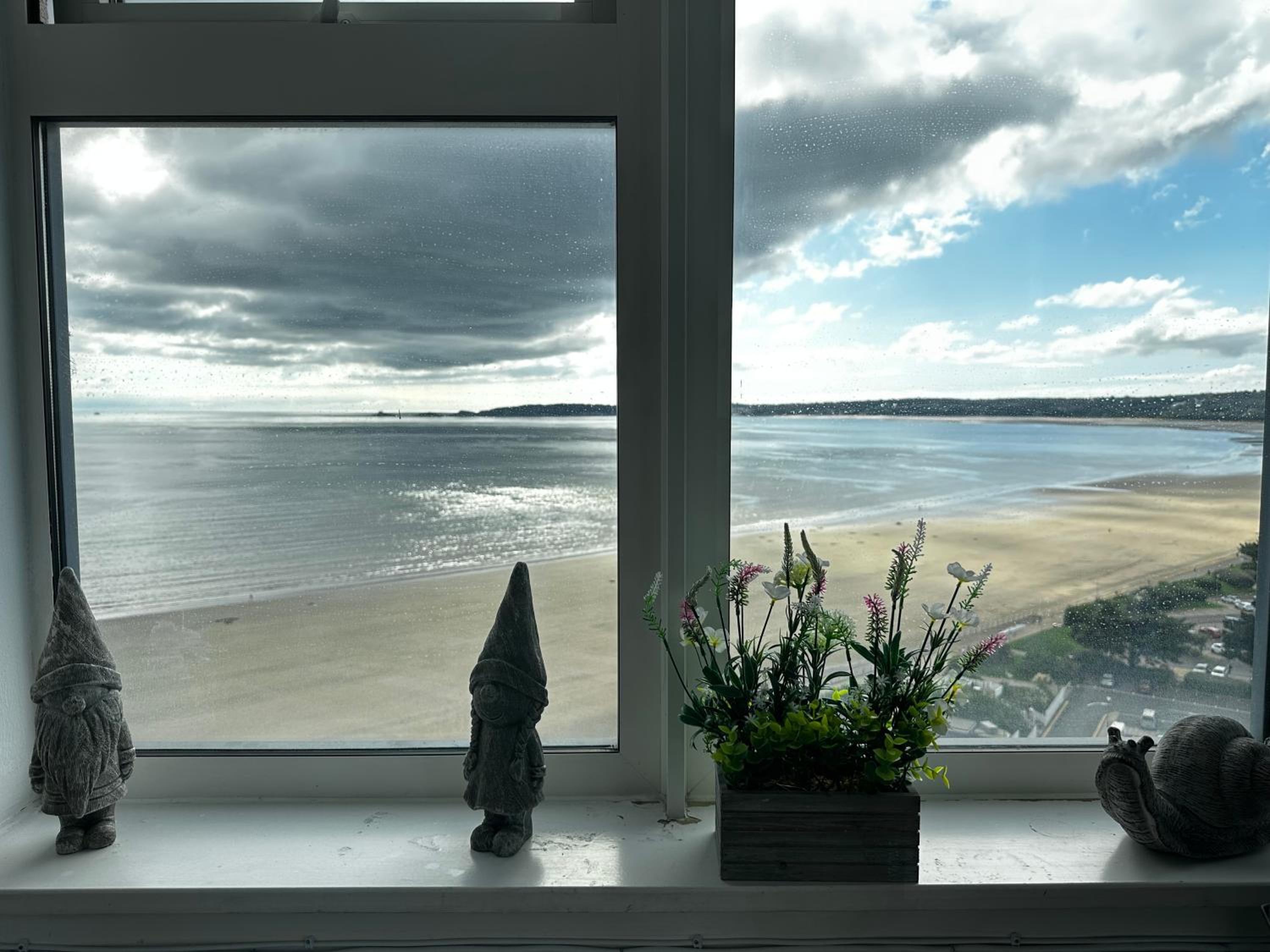 Stunning Ocean & City View APT view 4