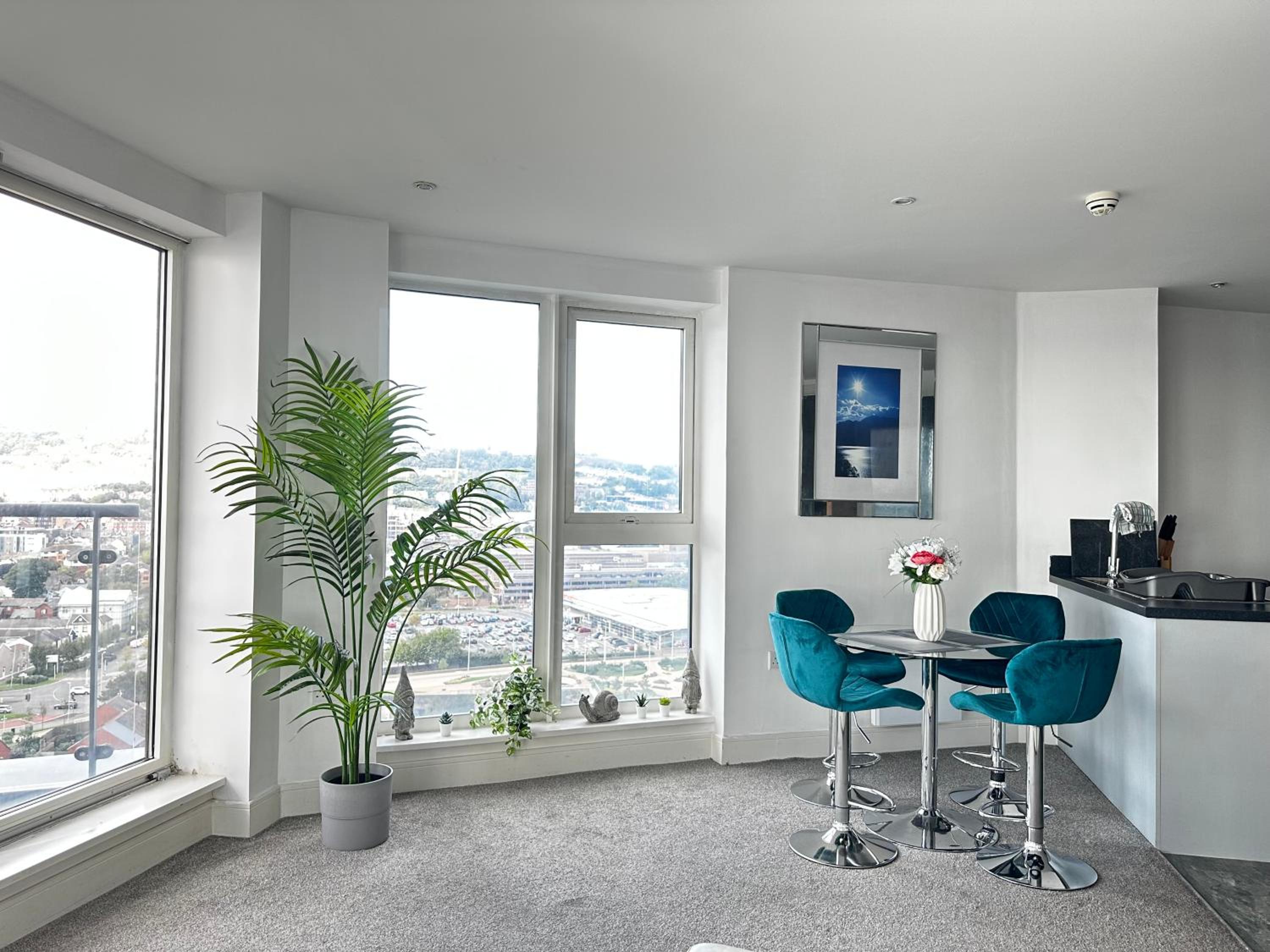 Stunning Ocean & City View APT view 2