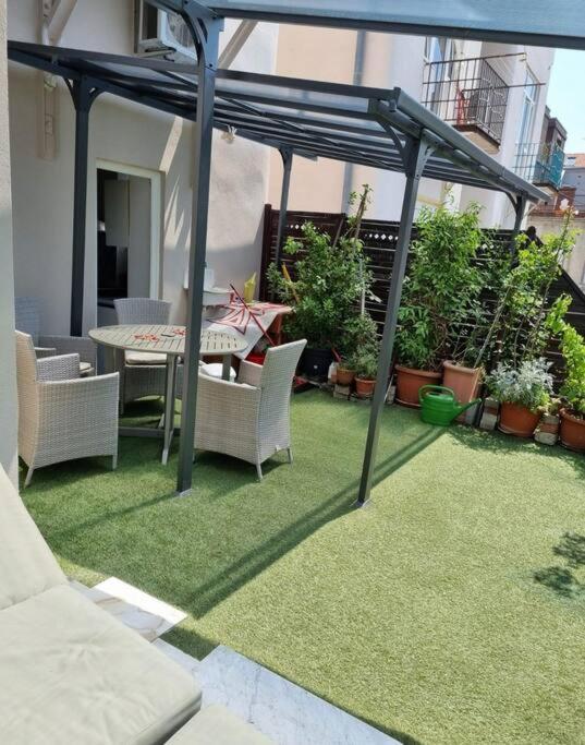 Enjoy in Zagreb Old Town with private penthouse terrace and greenary park view