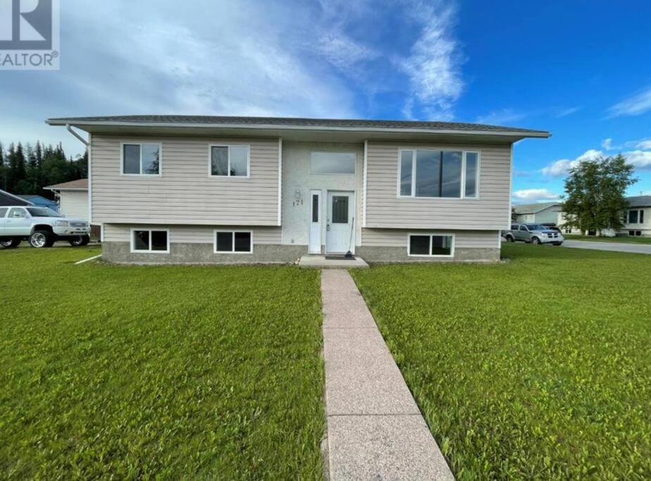 Hinton Vacations - Hinton Alberta Vacation Home - Property Image 12