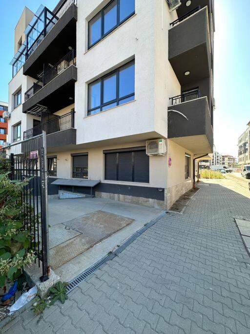 Raspberry Stylish Apartment & Free Underground Parking