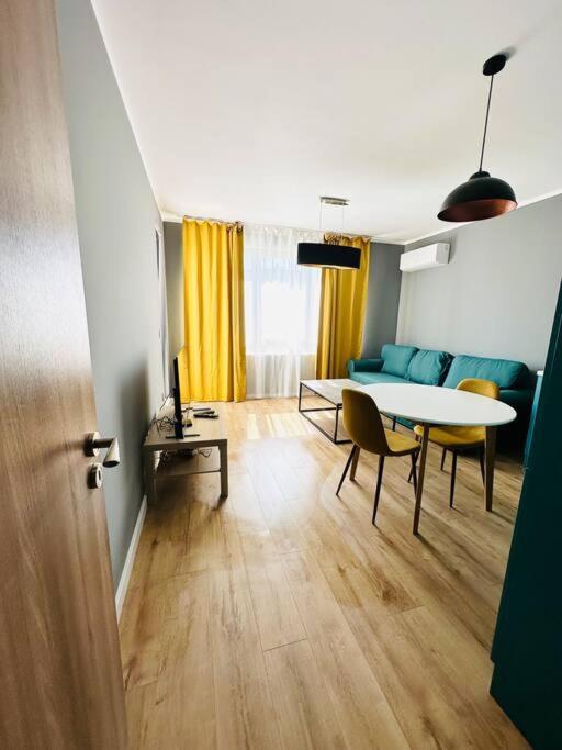 Raspberry Stylish Apartment & Free Underground Parking