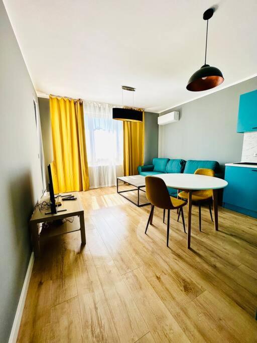 Raspberry Stylish Apartment & Free Underground Parking