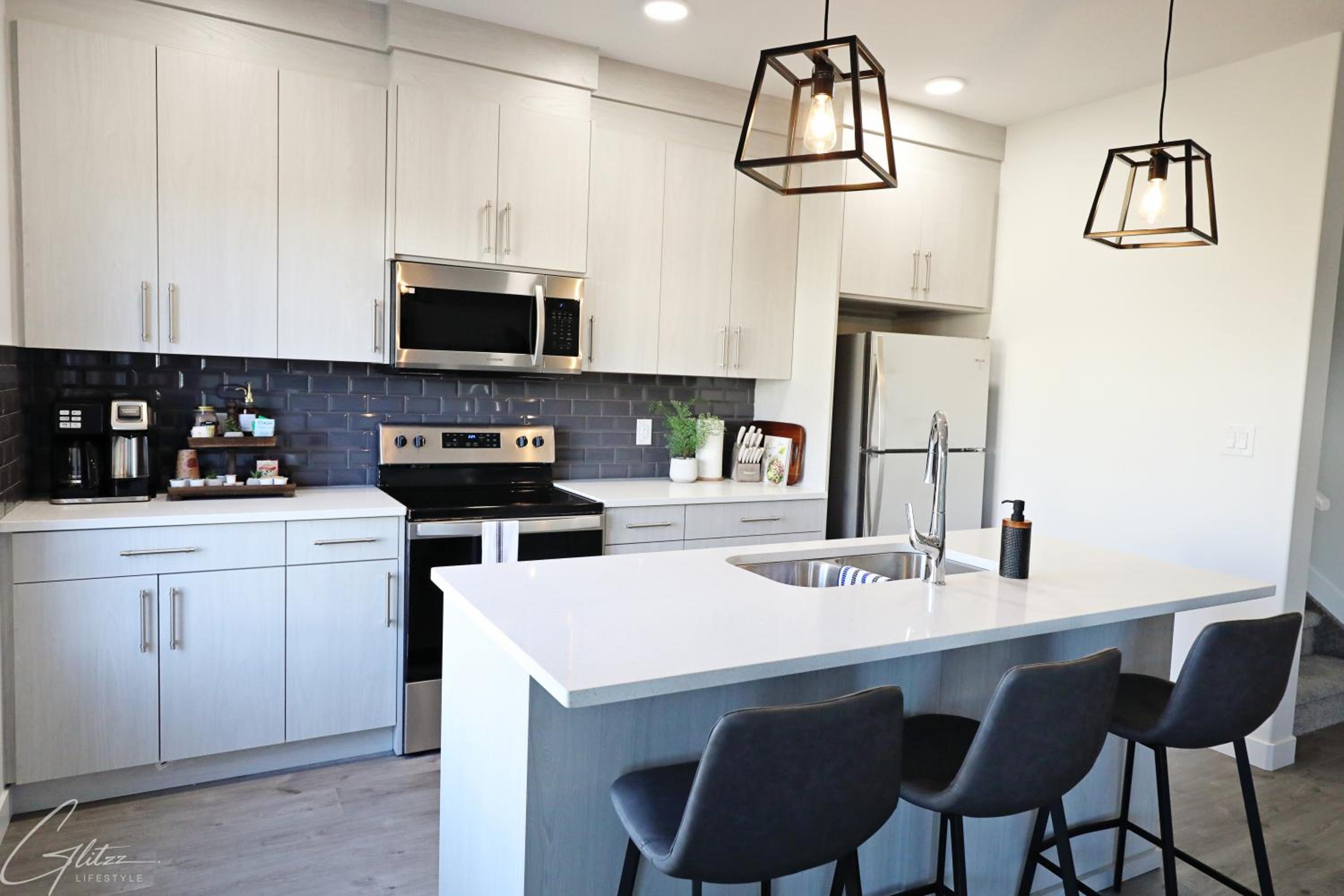 Beautiful 3 King Beds,Garage,Airport,Disney+