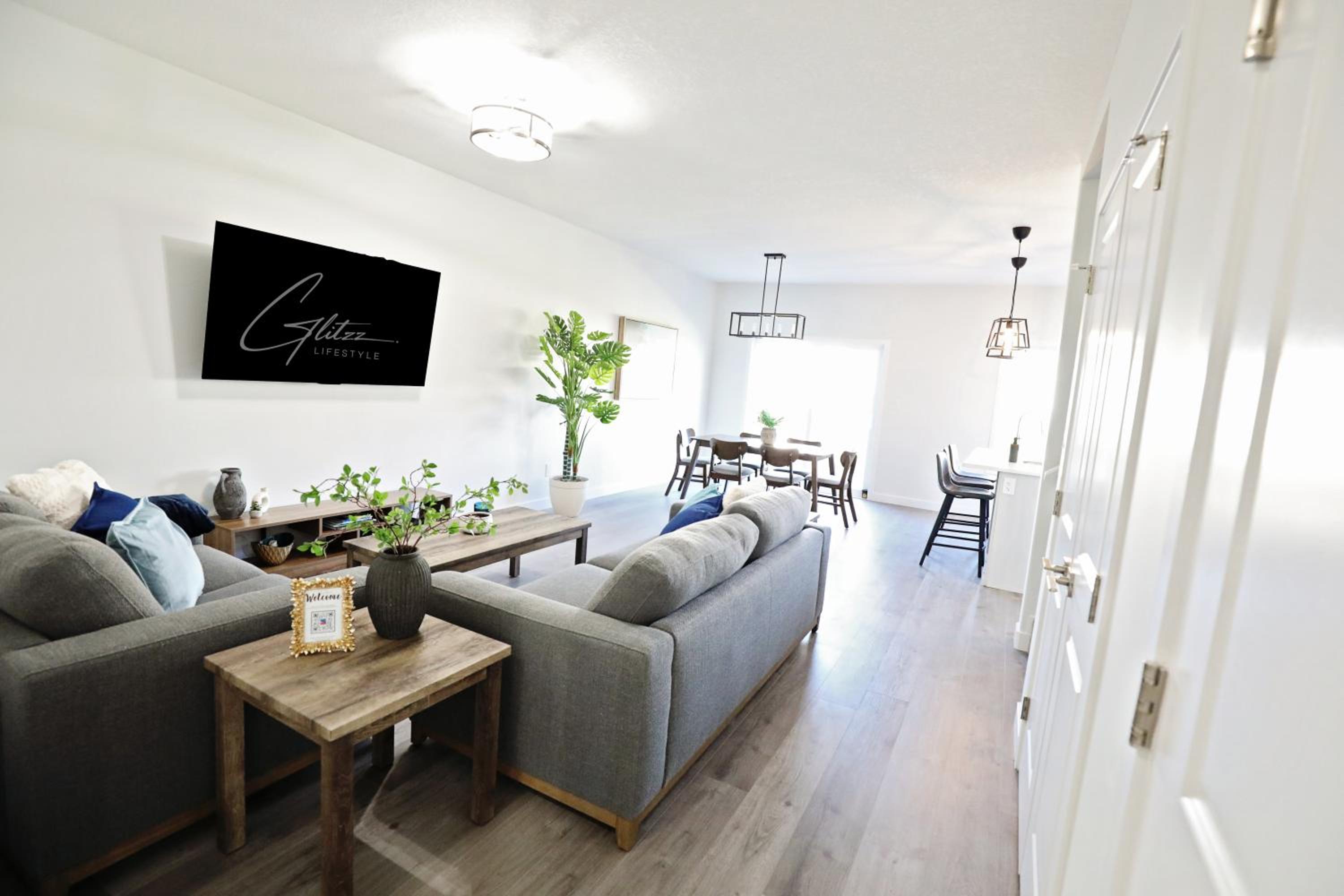 Beautiful 3 King Beds,Garage,Airport,Disney+