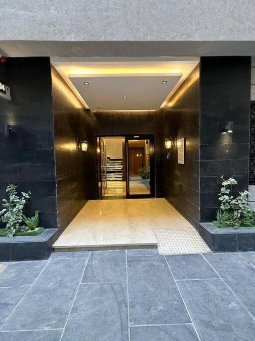 Three Bedroom furnished apartment in north Riyadh - شقه 3 غرف مميزه ومتكامله في شمال الرياض مع مرافق فريده