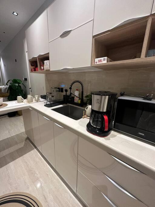 Three Bedroom furnished apartment in north Riyadh - شقه 3 غرف مميزه ومتكامله في شمال الرياض مع مرافق فريده