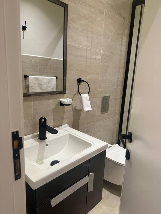 Three Bedroom furnished apartment in north Riyadh - شقه 3 غرف مميزه ومتكامله في شمال الرياض مع مرافق فريده
