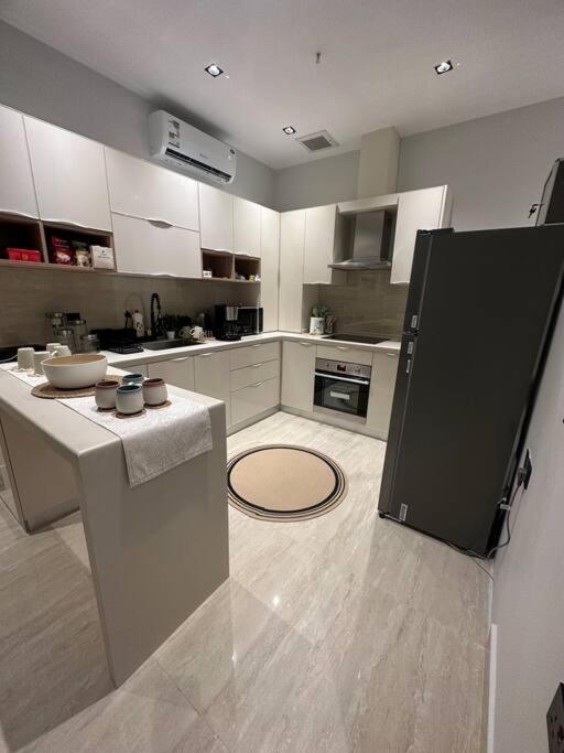 Three Bedroom furnished apartment in north Riyadh - شقه 3 غرف مميزه ومتكامله في شمال الرياض مع مرافق فريده