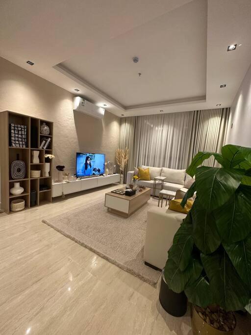 Three Bedroom furnished apartment in north Riyadh - شقه 3 غرف مميزه ومتكامله في شمال الرياض مع مرافق فريده