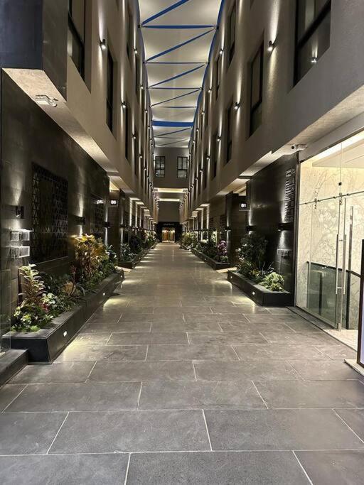 Three Bedroom furnished apartment in north Riyadh - شقه 3 غرف مميزه ومتكامله في شمال الرياض مع مرافق فريده
