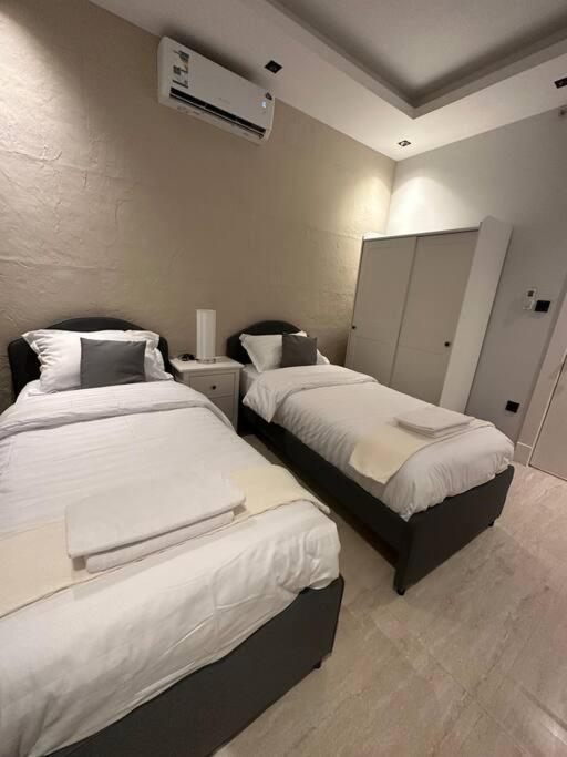 Three Bedroom furnished apartment in north Riyadh - شقه 3 غرف مميزه ومتكامله في شمال الرياض مع مرافق فريده